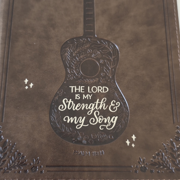 🦋LAST ONE Embossed FAUX Leather Zip Journal - Picture 13 of 16